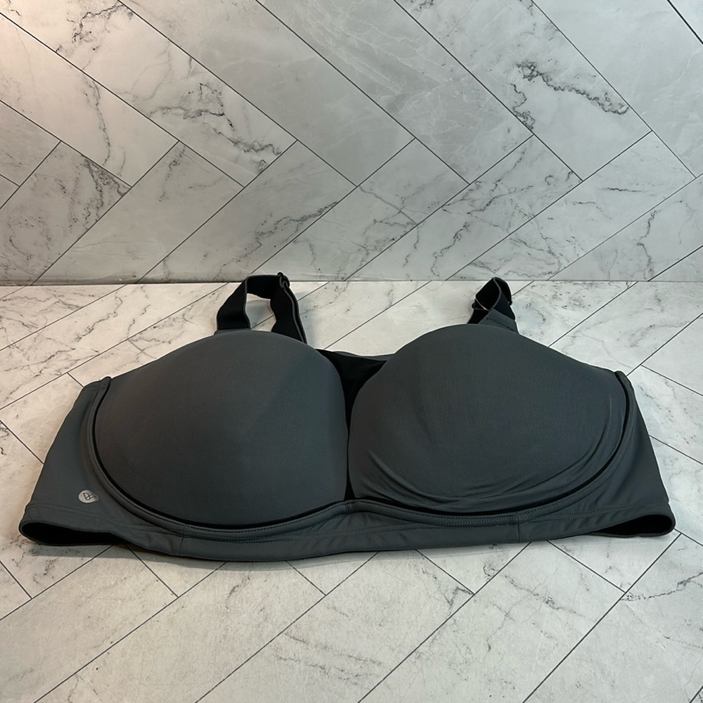 NWOT Livi Active Lane Bryant Womans Sports Bra Gray Black Molded NO WIRE 46DD
